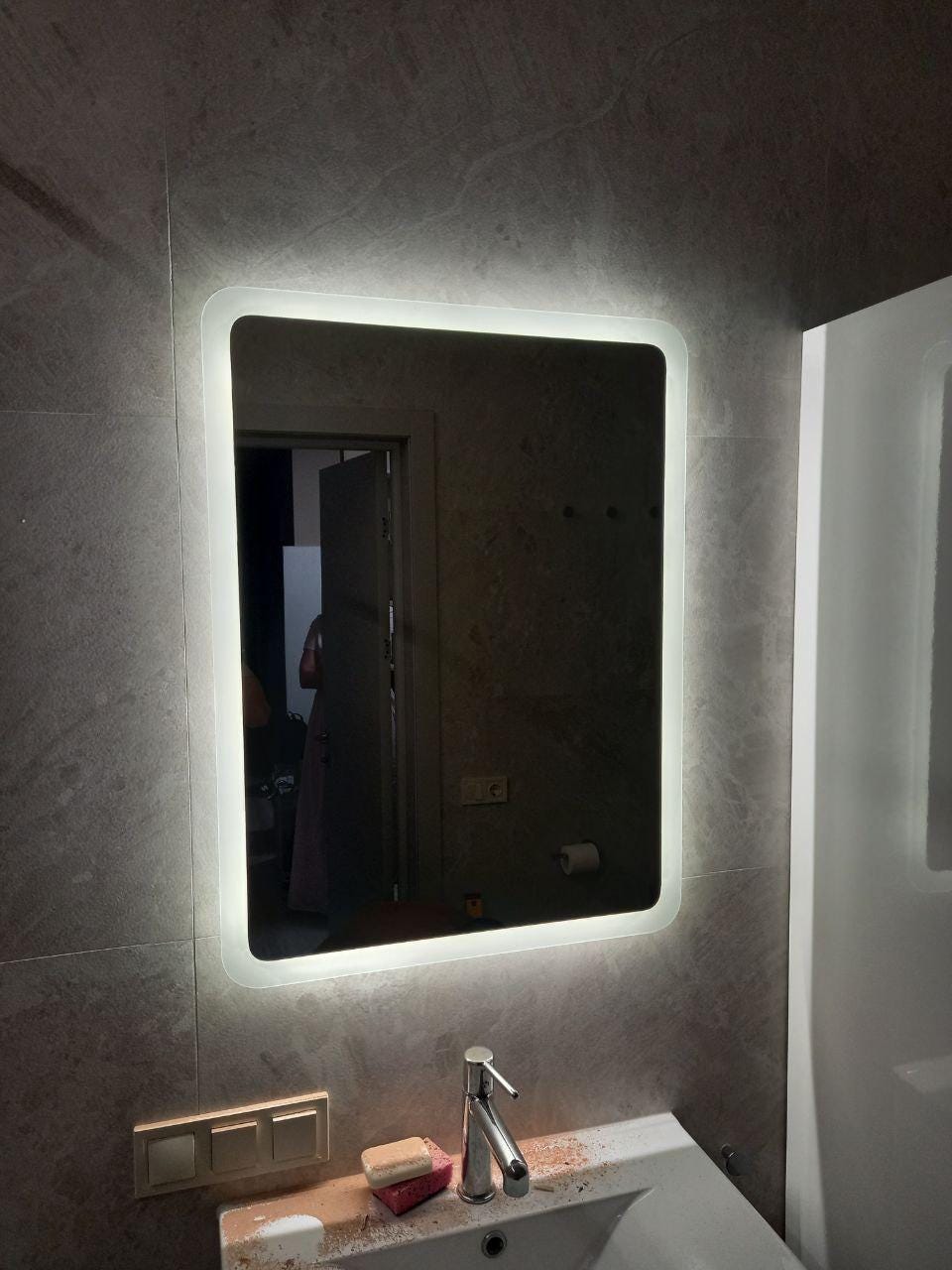 Зеркало с LED прямоугольное с декором, зеркало для спальни, ванной, кухни, гостинной. Зеркало вертикальное, роскошный декор для спальни
